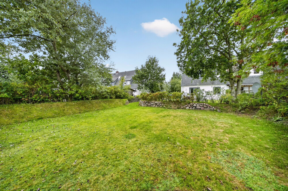 Zwei Wohnungen. Ein Grundstück. Viele Möglichkeiten. - Gartenteil 2