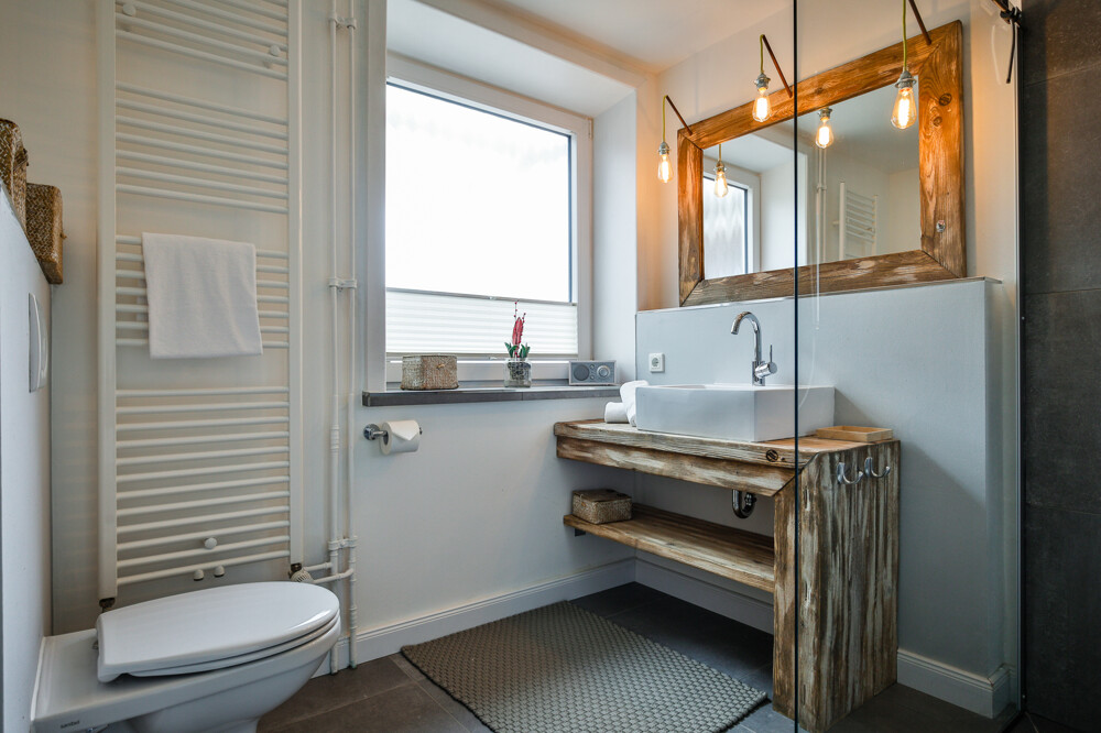 "Plyck-Hüs" – Charmantes Küstendomizil im Süden Sylts - Badezimmer EG