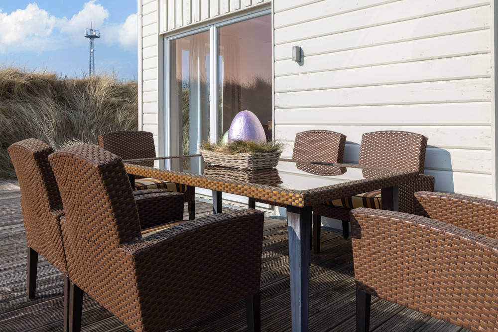 Nordisches Wohngefühl in Meeresnähe - Vom Wohnzimmer führt der Weg direkt auf die Terrasse