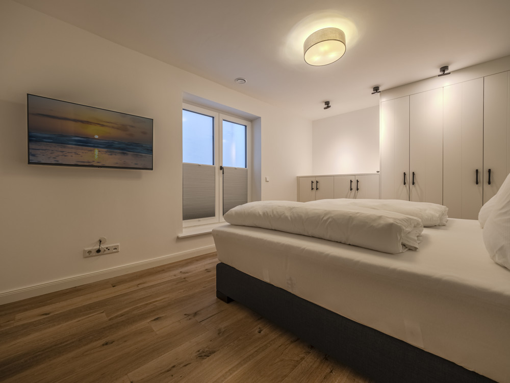 Strandnah, exklusiv und großzügig – Neubauhaushälfte in ruhiger Lage von Rantum - Zimmer 1 UG