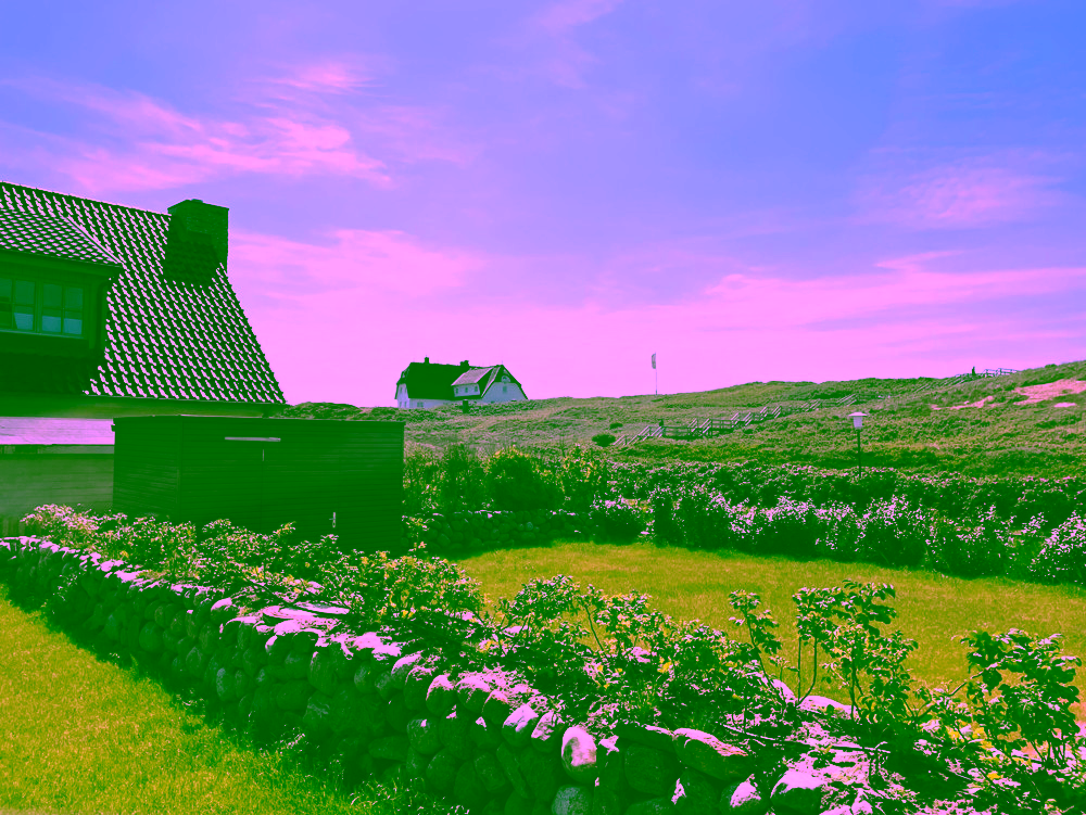 Strandnah, exklusiv und großzügig – Neubauhaushälfte in ruhiger Lage von Rantum - Blick auf den Strandübergang