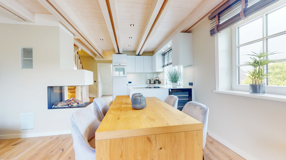 Charmante Eigentumswohnung mit Balkon - Wohnzimmer