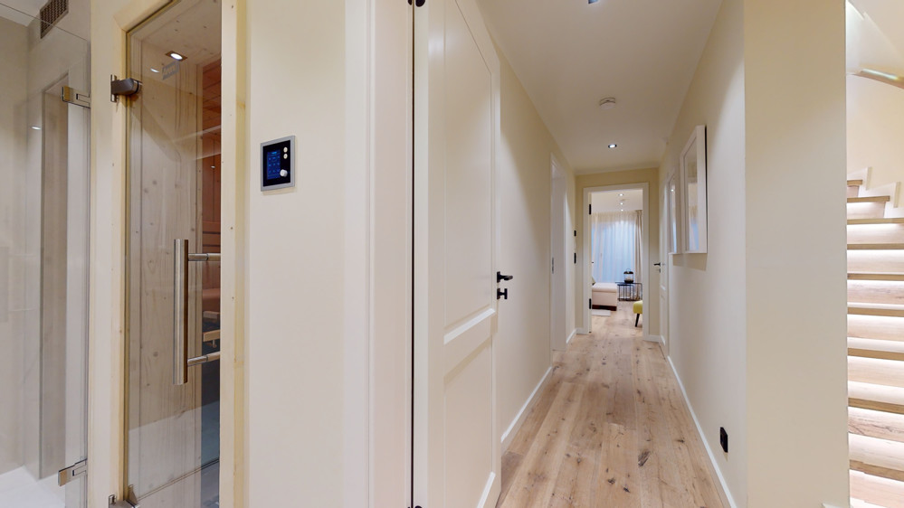 Außergewöhnliche und große Erdgeschosswohnung mit Garten im Herzen von Hörnum - Flur Souterrain