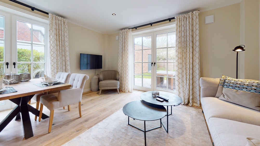 Außergewöhnliche und große Erdgeschosswohnung mit Garten im Herzen von Hörnum - Wohnzimmer