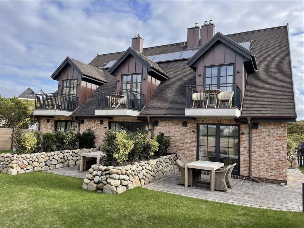 Außergewöhnliche und große Erdgeschosswohnung mit Garten im Herzen von Hörnum - Außenansicht