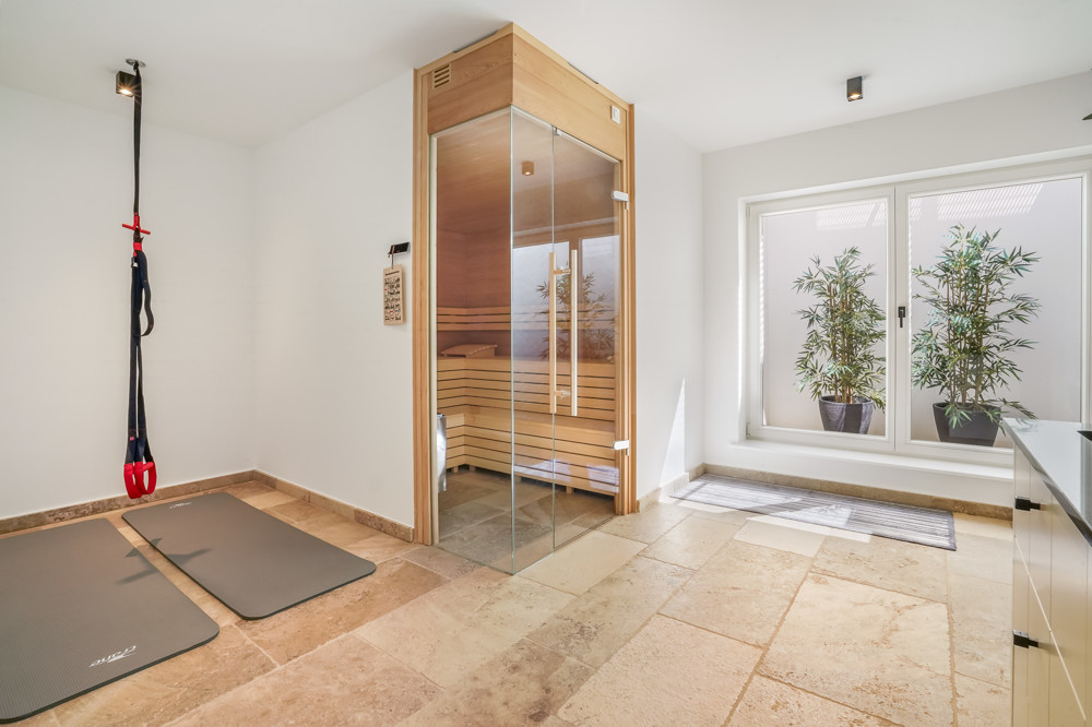 Wahrzeichen im Blick – Stilvolles Wohnen mit Nordseepanorama - Wellness- und Sportbereich