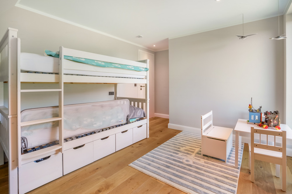Wahrzeichen im Blick – Stilvolles Wohnen mit Nordseepanorama - Kinderzimmer