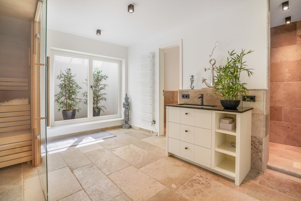 Wahrzeichen im Blick – Stilvolles Wohnen mit Nordseepanorama - Wellness- und Sportbereich