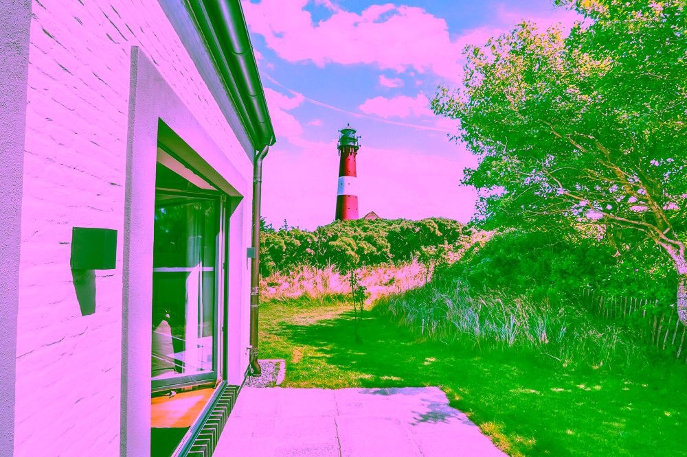 Wahrzeichen im Blick – Stilvolles Wohnen mit Nordseepanorama - Südterrasse mit Blick zum Leuchtturm