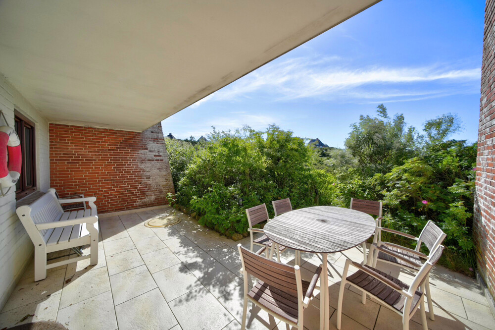Kleine Süd-Terrasse vor dem Haus