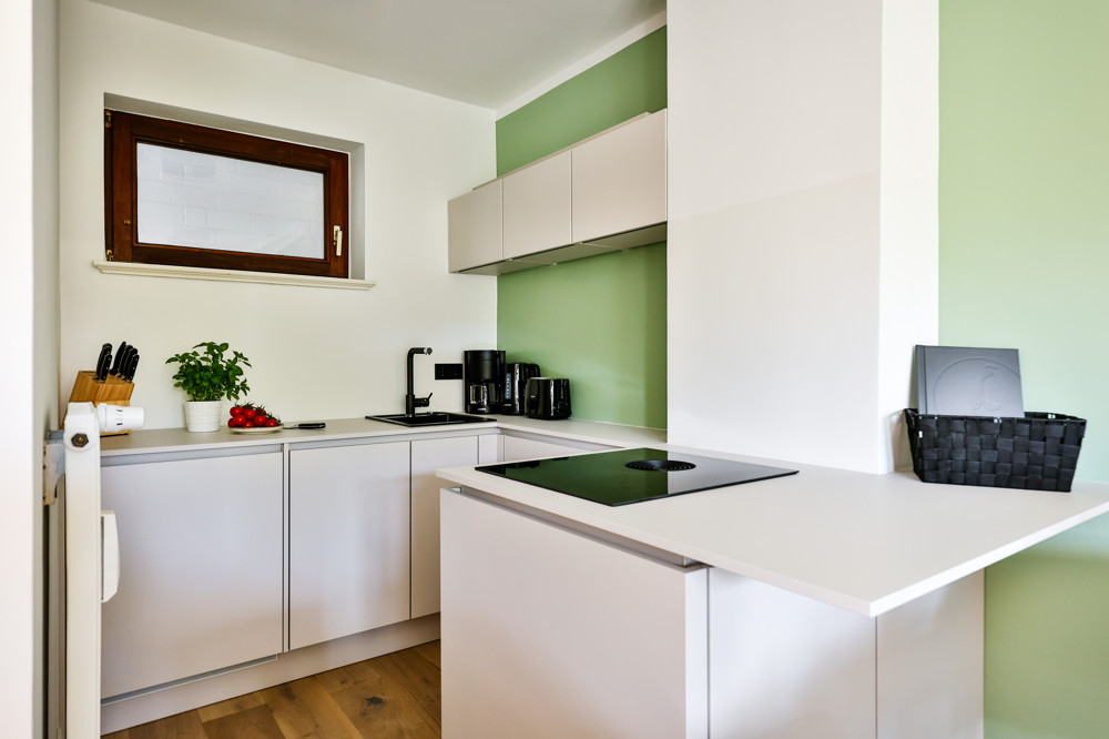 Provisionsfrei - Kernsanierte, ebenerdige Wohnung mit Terrasse - Küche