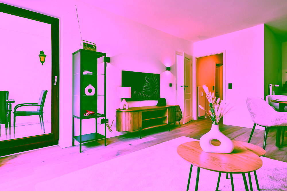 Provisionsfrei - Kernsanierte, ebenerdige Wohnung mit Terrasse - Wohnzimmer