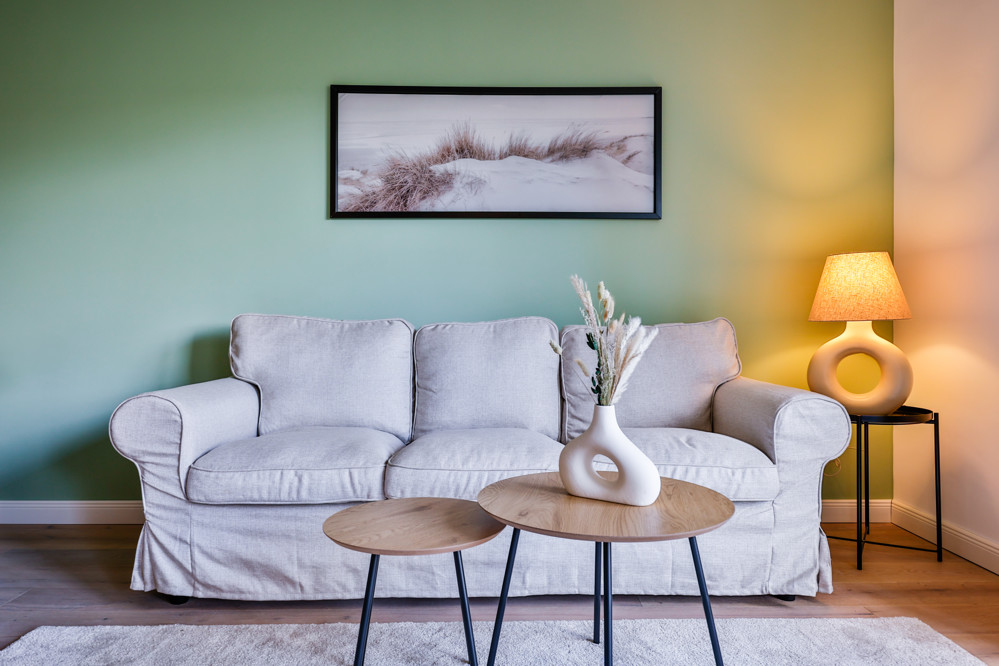 Provisionsfrei - Kernsanierte, ebenerdige Wohnung mit Terrasse - Sofa