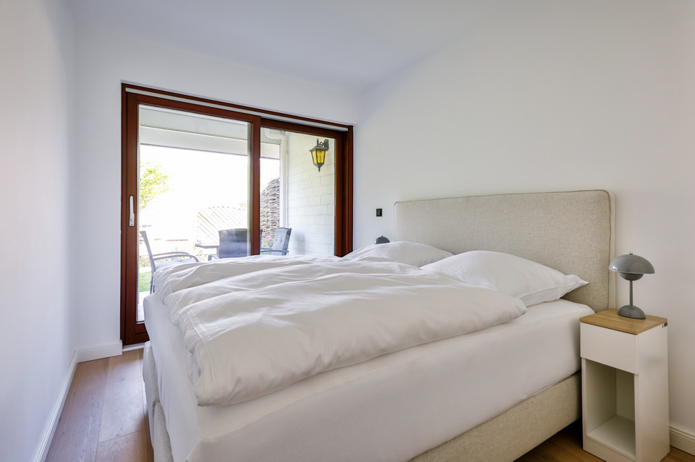 Provisionsfrei - Kernsanierte, ebenerdige Wohnung mit Terrasse - Schlafzimmer