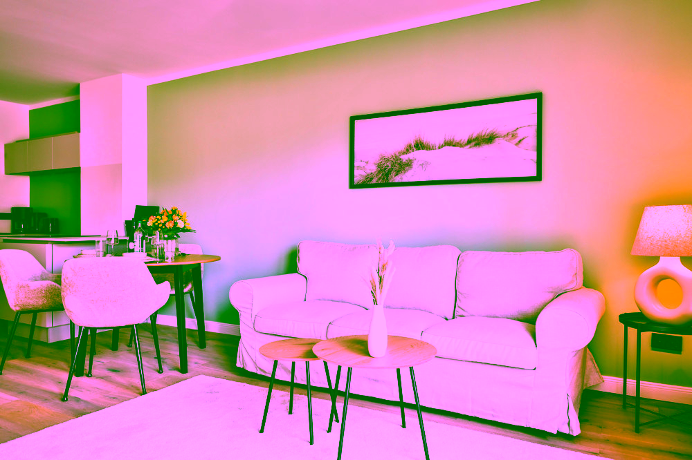 Provisionsfrei - Kernsanierte, ebenerdige Wohnung mit Terrasse - Wohnzimmer