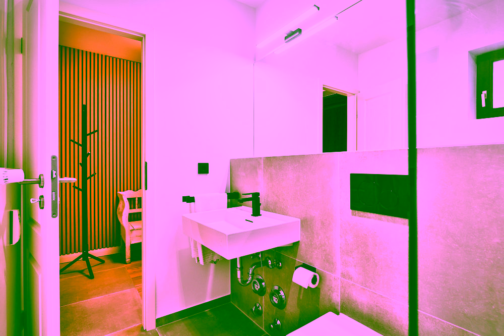 Provisionsfrei - Kernsanierte, ebenerdige Wohnung mit Terrasse - Badezimmer