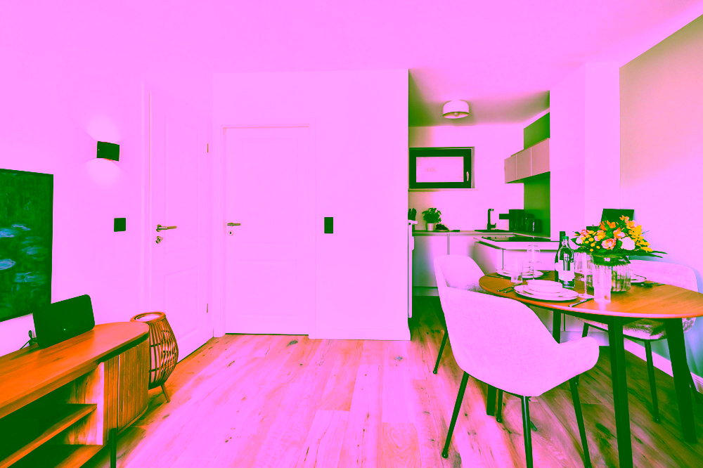 Provisionsfrei - Kernsanierte, ebenerdige Wohnung mit Terrasse - Wohnzimmer