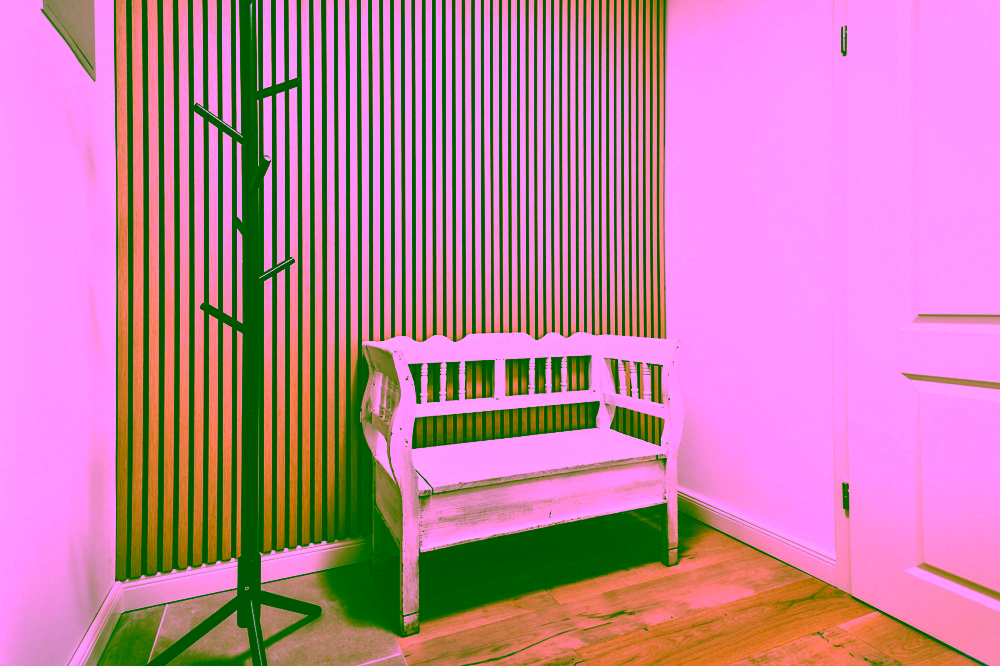 Provisionsfrei - Kernsanierte, ebenerdige Wohnung mit Terrasse - Flurbereich mit Garderobe