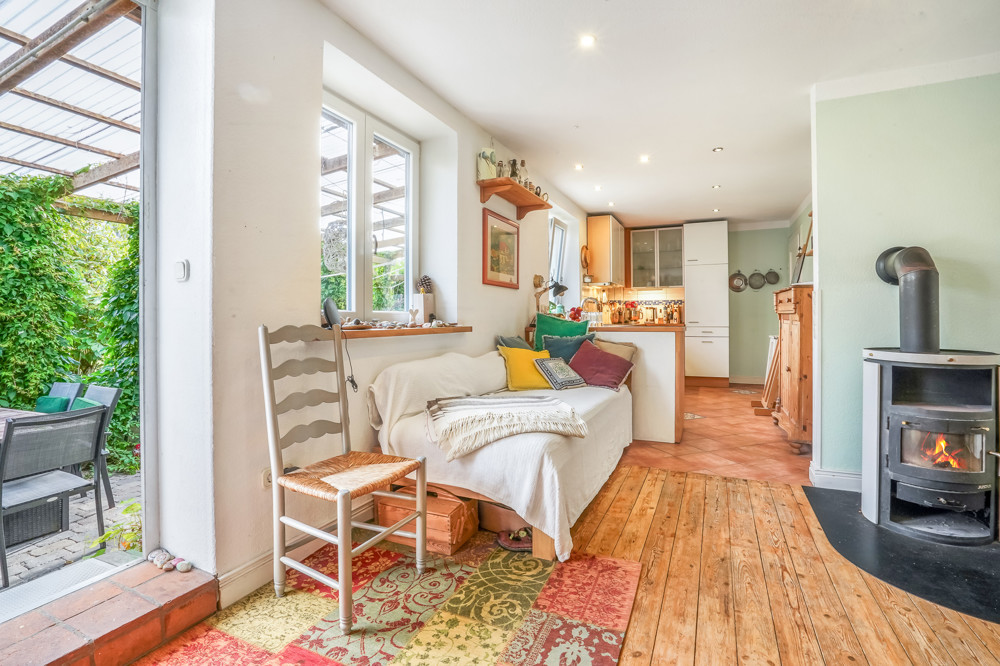 "Weiße Siedlung" - Endhaus mit Ausbaupotenzial in Strandnähe - Wohnzimmer EG