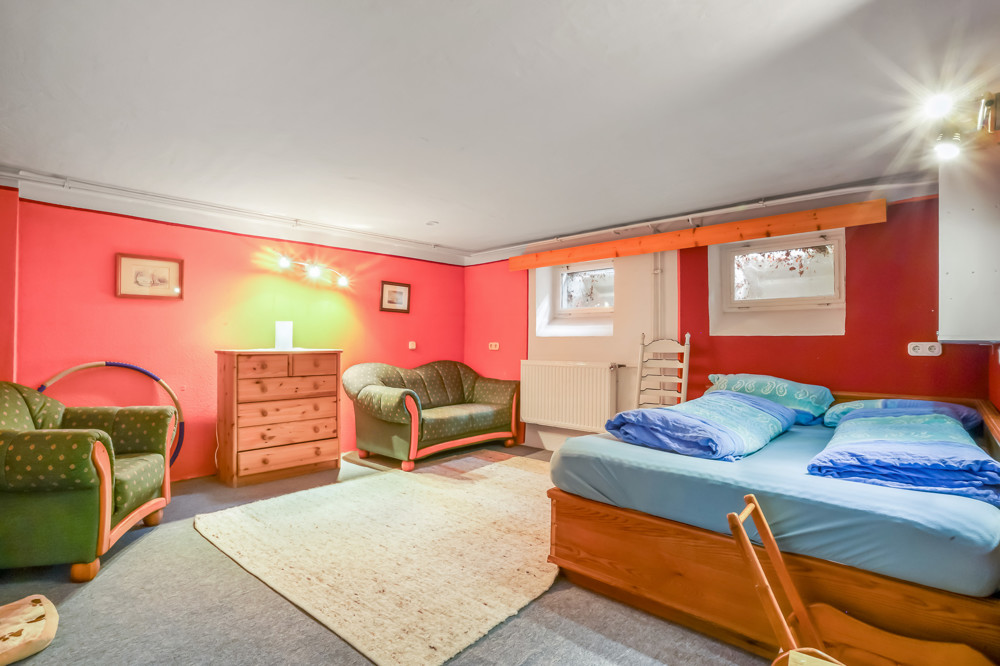 "Weiße Siedlung" - Endhaus mit Ausbaupotenzial in Strandnähe - Souterrain