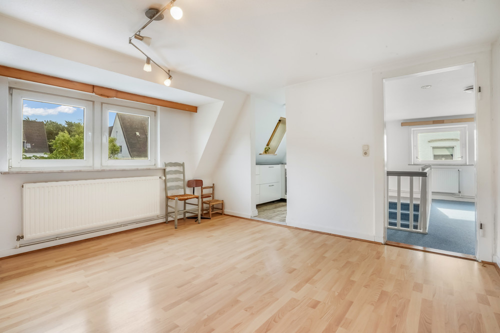 "Weiße Siedlung" - Endhaus mit Ausbaupotenzial in Strandnähe - Wohnzimmer im OG