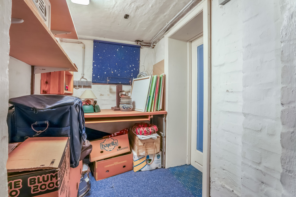 "Weiße Siedlung" - Endhaus mit Ausbaupotenzial in Strandnähe - Souterrain