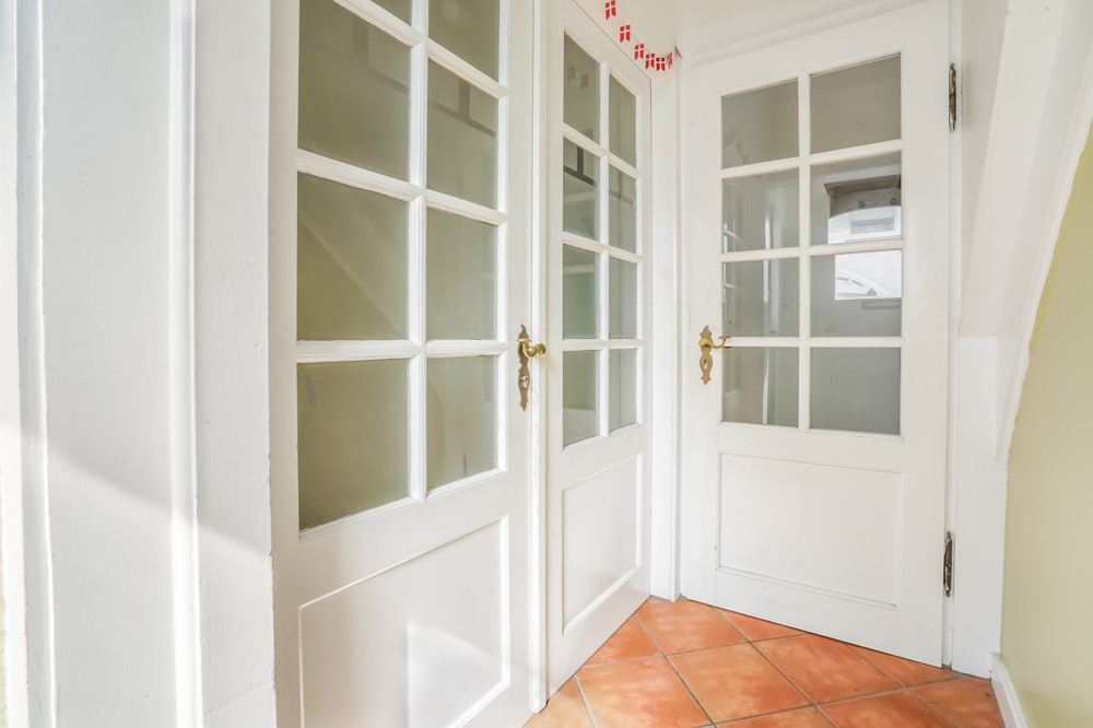 "Weiße Siedlung" - Endhaus mit Ausbaupotenzial in Strandnähe - Flur