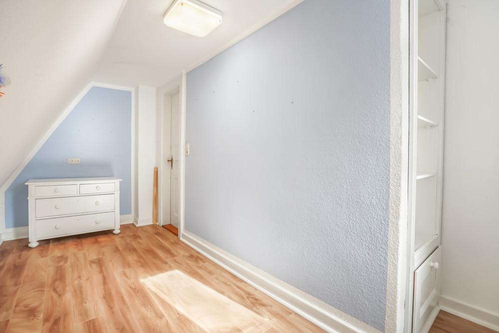 "Weiße Siedlung" - Endhaus mit Ausbaupotenzial in Strandnähe - Kinderzimmer im OG