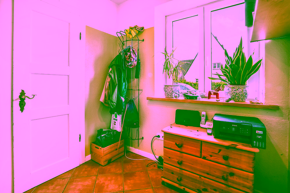 "Weiße Siedlung" - Endhaus mit Ausbaupotenzial in Strandnähe - Flur