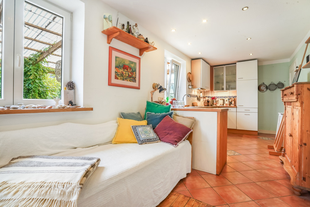 "Weiße Siedlung" - Endhaus mit Ausbaupotenzial in Strandnähe - Bild