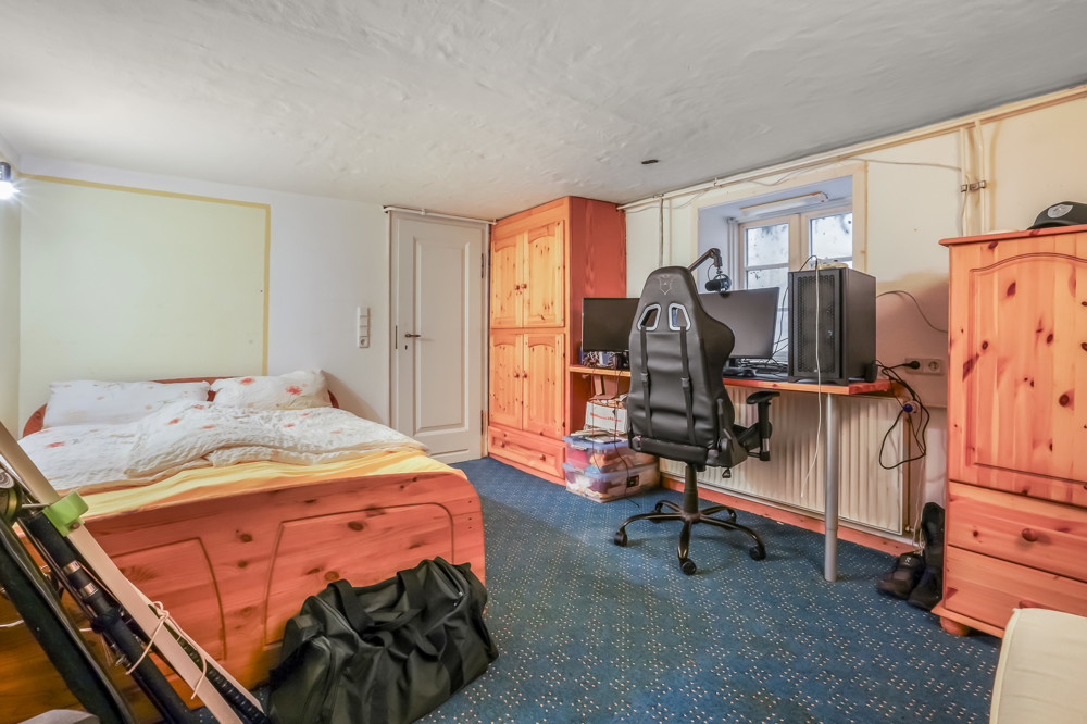 "Weiße Siedlung" - Endhaus mit Ausbaupotenzial in Strandnähe - Souterrain