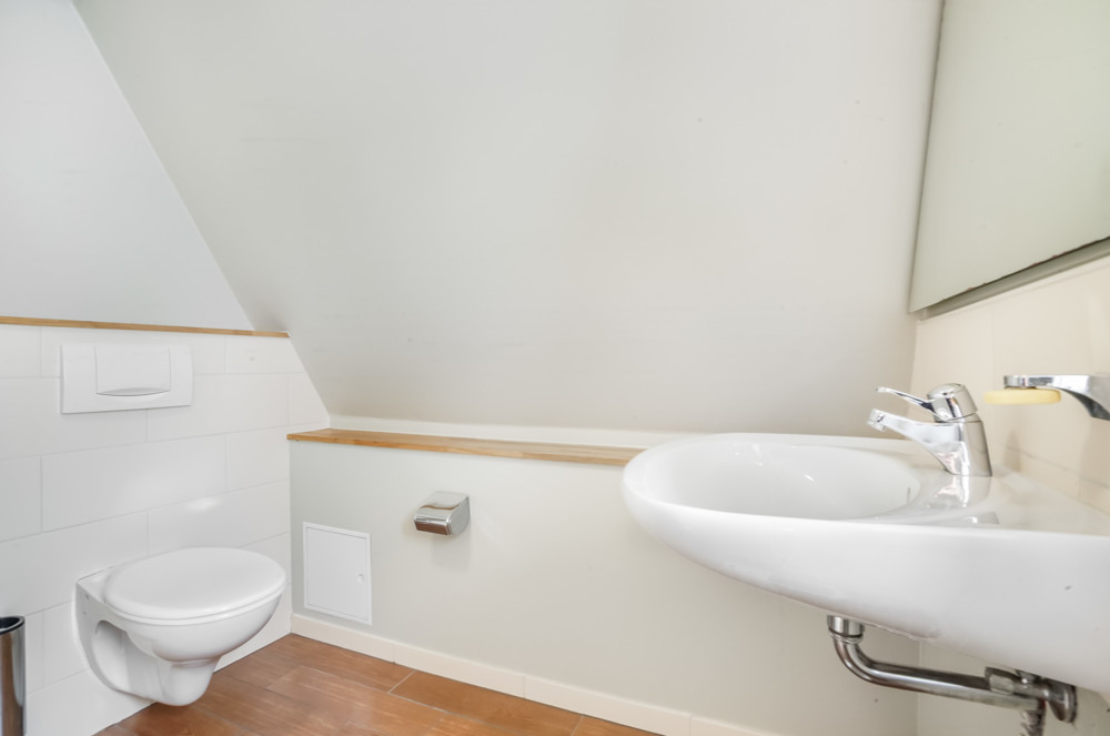 "Weiße Siedlung" - Endhaus mit Ausbaupotenzial in Strandnähe - Bad