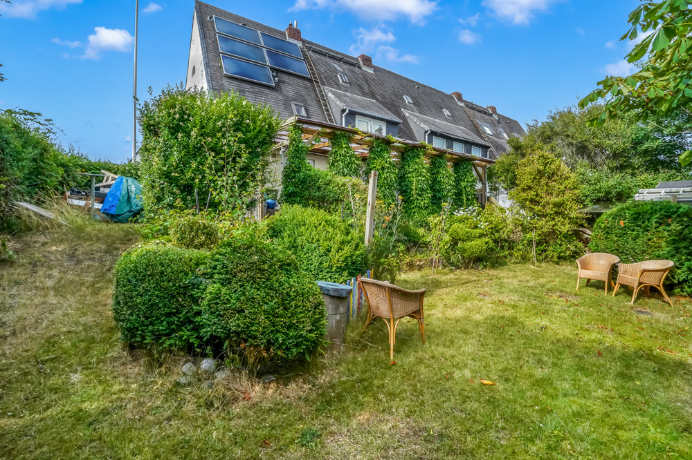 "Weiße Siedlung" - Endhaus mit Ausbaupotenzial in Strandnähe - Garten