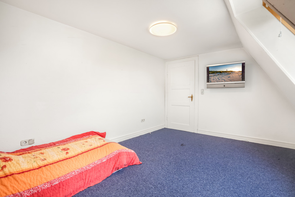 "Weiße Siedlung" - Endhaus mit Ausbaupotenzial in Strandnähe - Schlafzimmer im OG