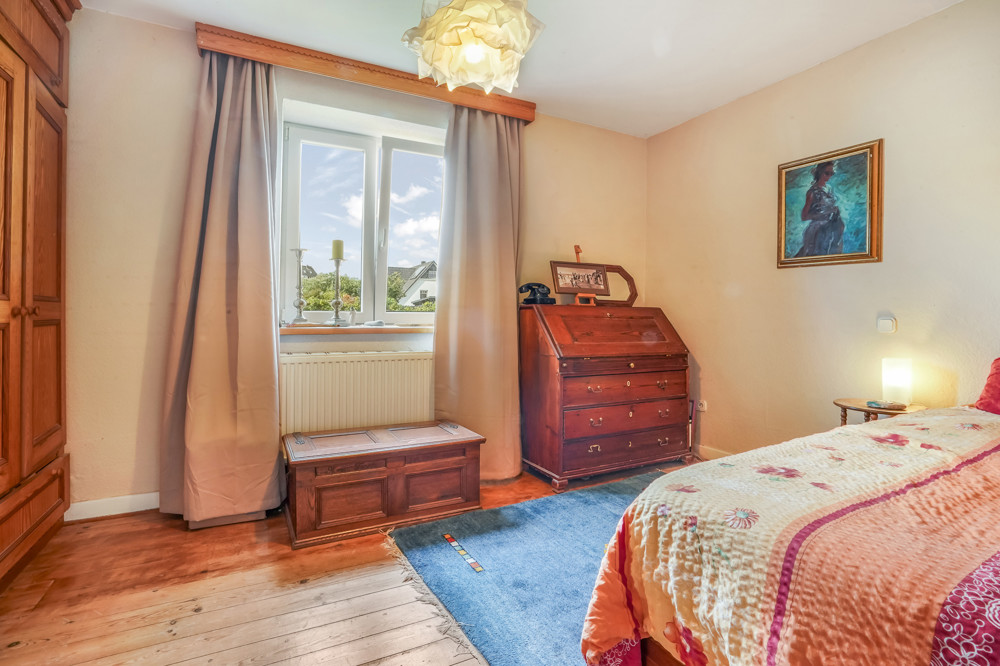 "Weiße Siedlung" - Endhaus mit Ausbaupotenzial in Strandnähe - Schlafzimmer EG