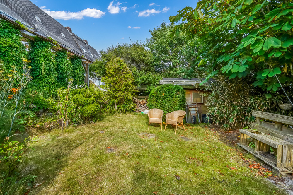 "Weiße Siedlung" - Endhaus mit Ausbaupotenzial in Strandnähe - Garten