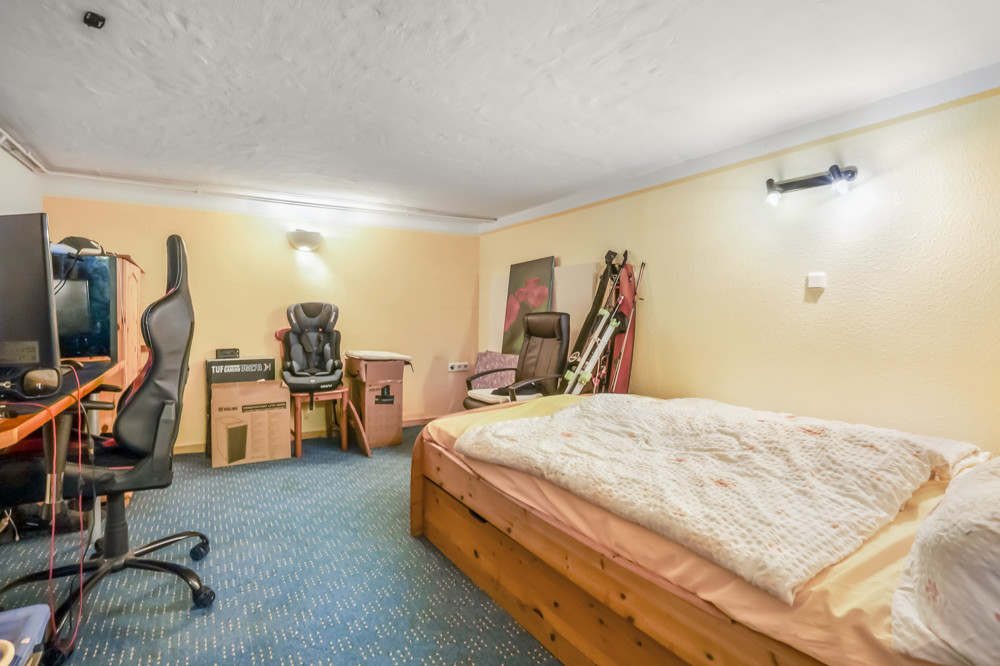 "Weiße Siedlung" - Endhaus mit Ausbaupotenzial in Strandnähe - Souterrain