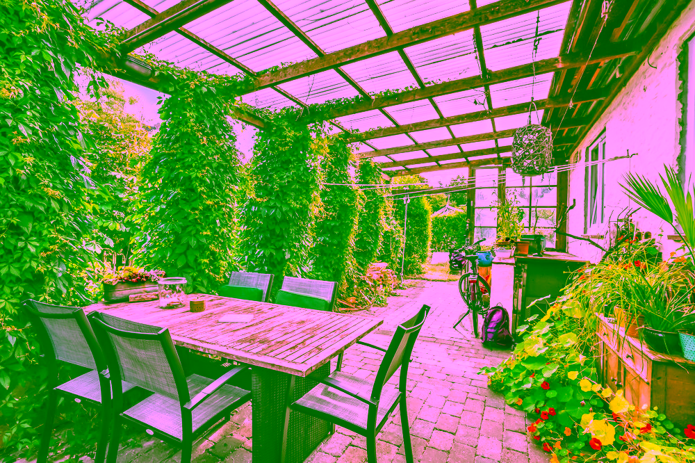 "Weiße Siedlung" - Endhaus mit Ausbaupotenzial in Strandnähe - Überdachte Südterrasse