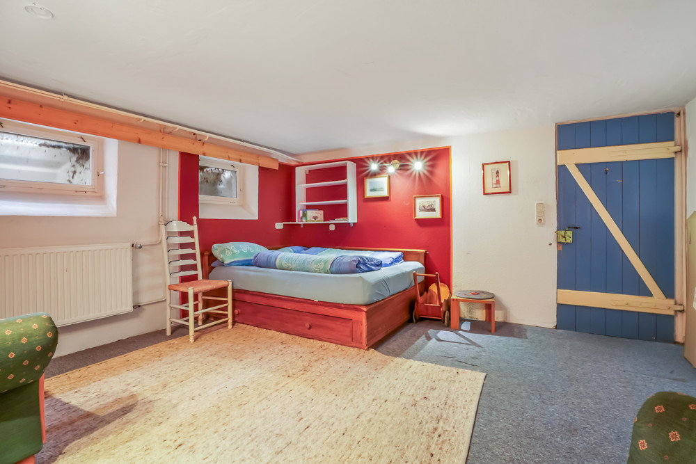 "Weiße Siedlung" - Endhaus mit Ausbaupotenzial in Strandnähe - Souterrain