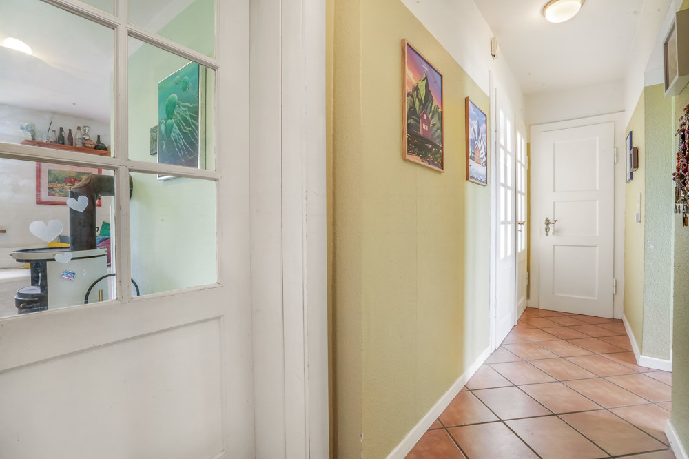 "Weiße Siedlung" - Endhaus mit Ausbaupotenzial in Strandnähe - Flur EG