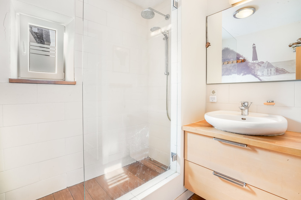 "Weiße Siedlung" - Endhaus mit Ausbaupotenzial in Strandnähe - Bad im EG