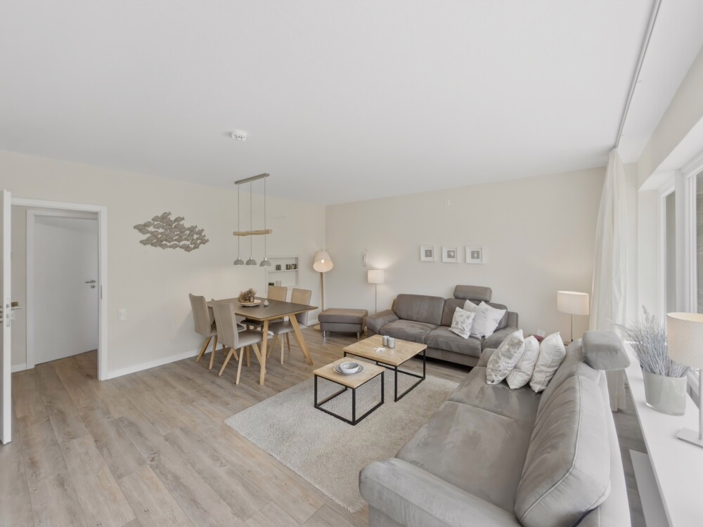 Wohntraum am Dünenrand: Exklusive Erdgeschosswohnung im Strandweg, Hörnum - Wohnzimmer