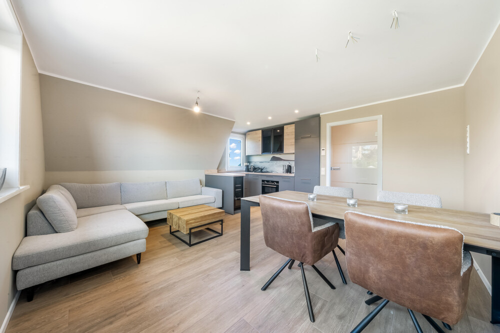 Reetgedeckte Drei-Zimmer-Wohnung mit Blick aufs Wattenmeer in Rantum - Wohnbereich