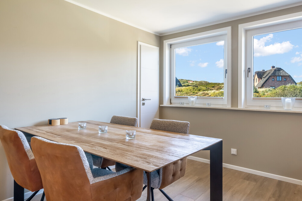 Reetgedeckte Drei-Zimmer-Wohnung mit Blick aufs Wattenmeer in Rantum - Wohne-/Essbereich