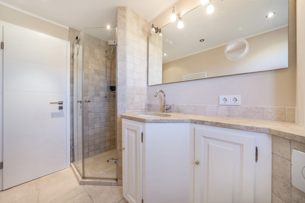 Reetgedeckte Drei-Zimmer-Wohnung mit Blick aufs Wattenmeer in Rantum - Badezimmer