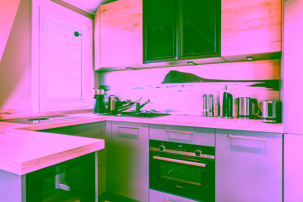 Reetgedeckte Drei-Zimmer-Wohnung mit Blick aufs Wattenmeer in Rantum - Neue Einbauküche