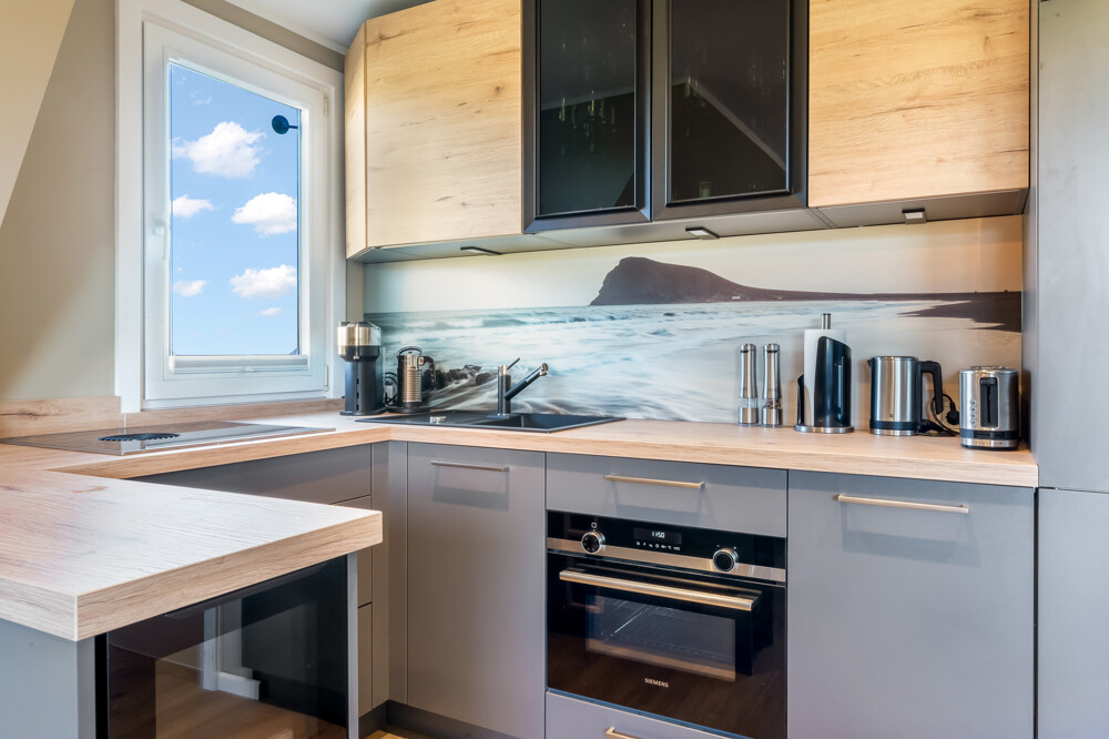 Reetgedeckte Drei-Zimmer-Wohnung mit Blick aufs Wattenmeer in Rantum - Neue Einbauküche