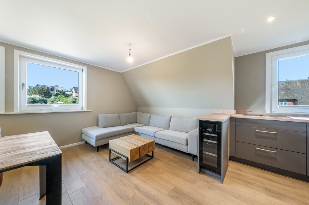 Reetgedeckte Drei-Zimmer-Wohnung mit Blick aufs Wattenmeer in Rantum - Wohnbereich