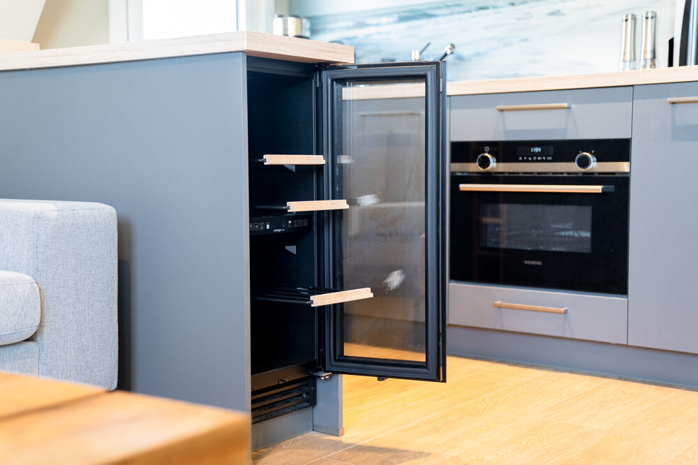 Reetgedeckte Drei-Zimmer-Wohnung mit Blick aufs Wattenmeer in Rantum - Weinkühlschrank