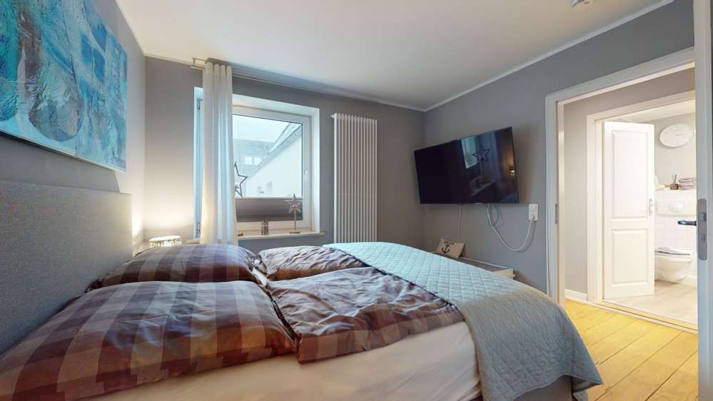 Großzügige Wohnung direkt am Badestrand - Schlafzimmer 1